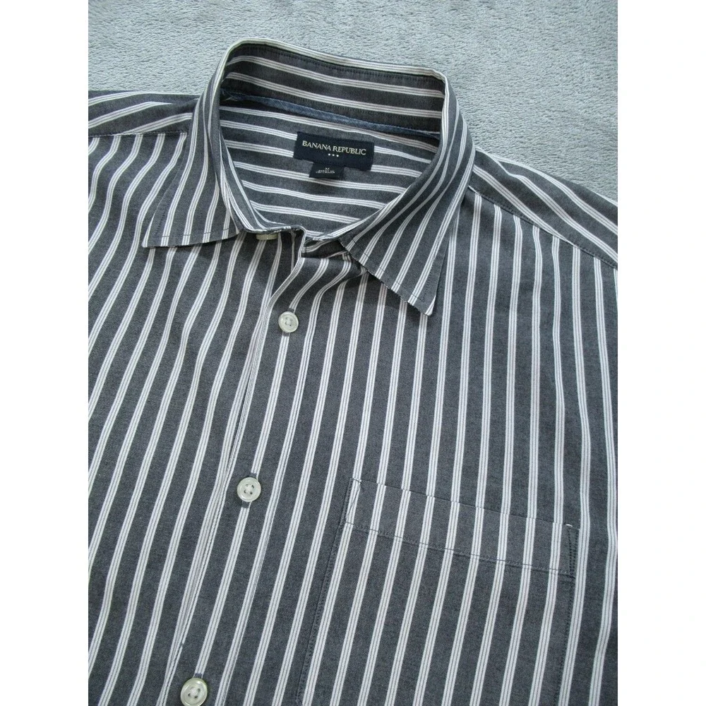 Banana Republic Dress Shirt Mens Medium Striped Black Long Sleeve Buttoned Down
